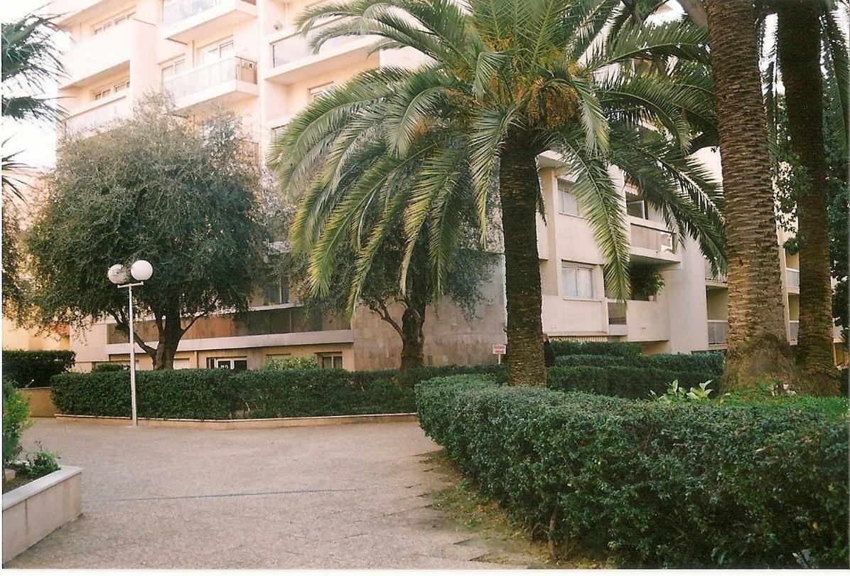 Residence Le Mediterranee Menton Bagian luar foto
